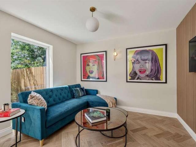 House for sale in London Borough of Merton, Raynes Park
