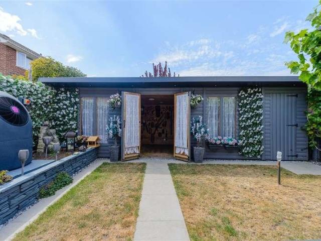 House for sale in Chatham