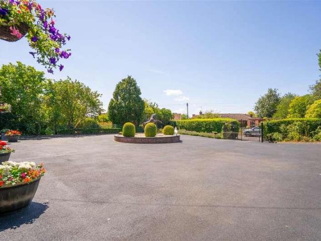 House for sale in Green Close, Warwickshire
