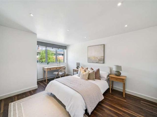 House for sale in Earlsfield, Greater London