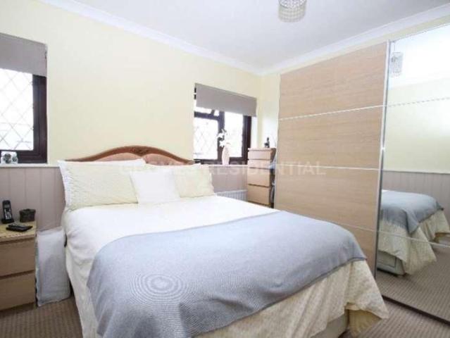 House for sale in New Malden, Greater London