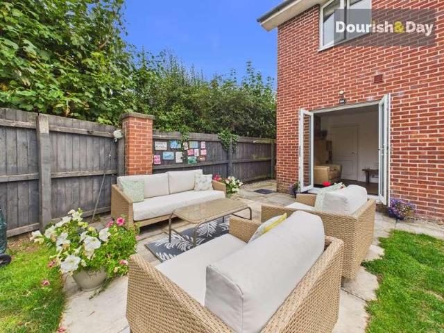 House for sale in Chorlton Lane, Cheshire