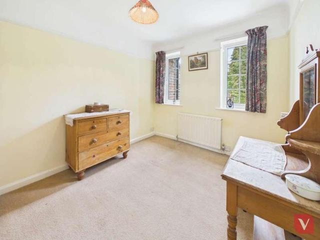 House for sale in Spring Park, Luton
