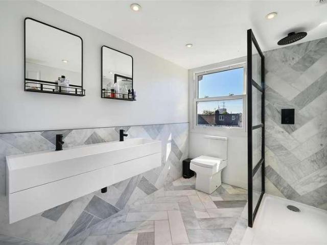 House for sale in London Borough of Merton, Collier's Wood