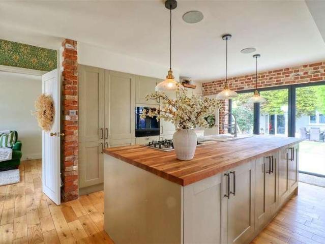 House for sale in Dale Hill, Essex