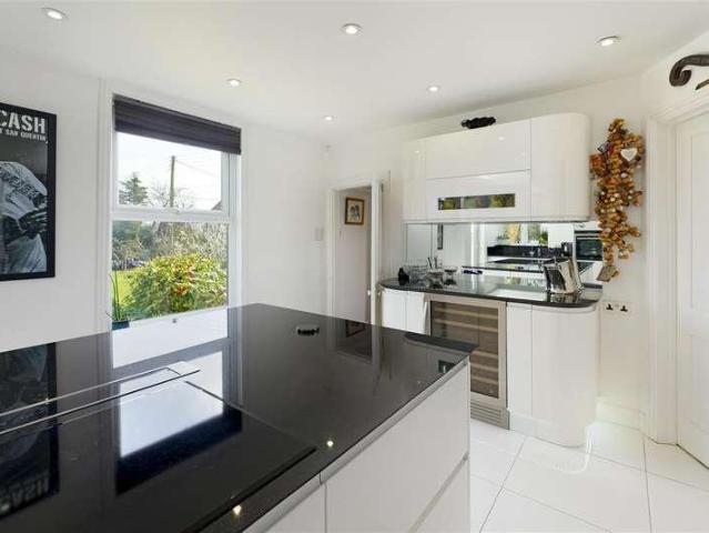 House for sale in Oad Street, Kent