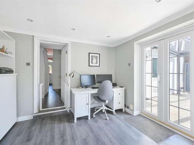 House for sale in Nork, Red Hill