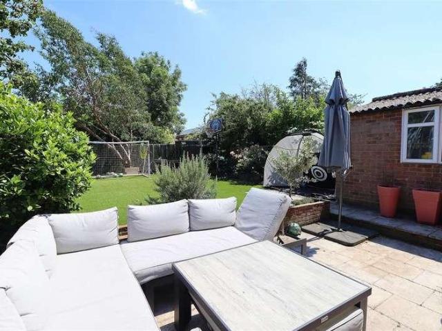 House for sale in Elstree and Borehamwood, Borehamwood