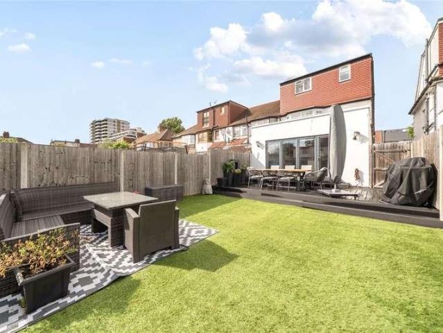House for sale in London Borough of Ealing, Perivale