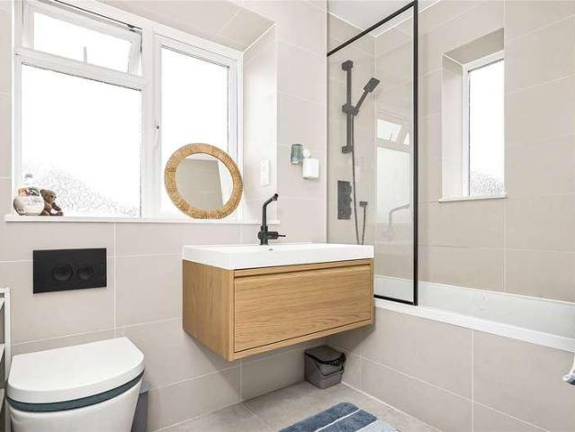 House for sale in New Malden, Greater London