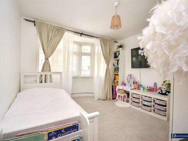 House for sale in Gidea Park, Greater London