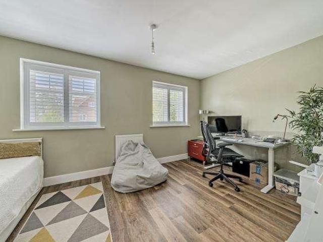 House for sale in Heol-las, Surrey