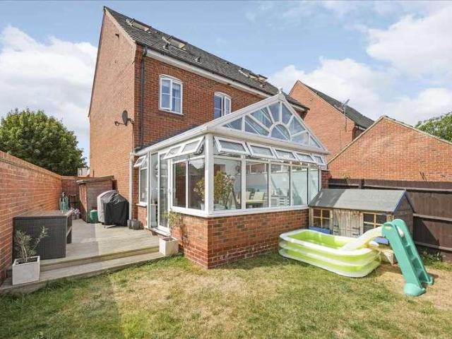 House for sale in Old Stratford, Northamptonshire