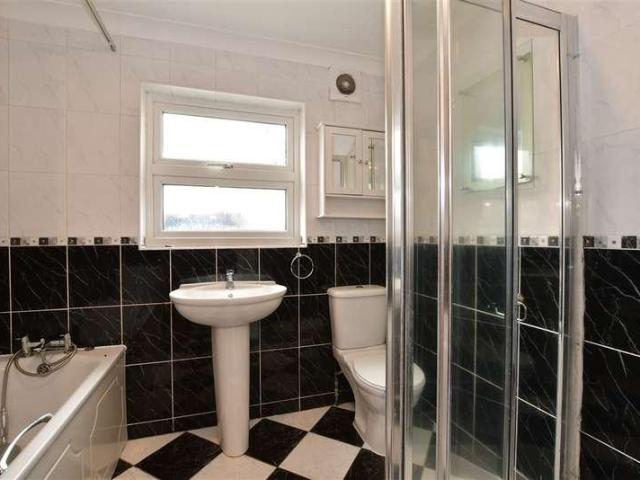 House for sale in Gants Hill, Greater London