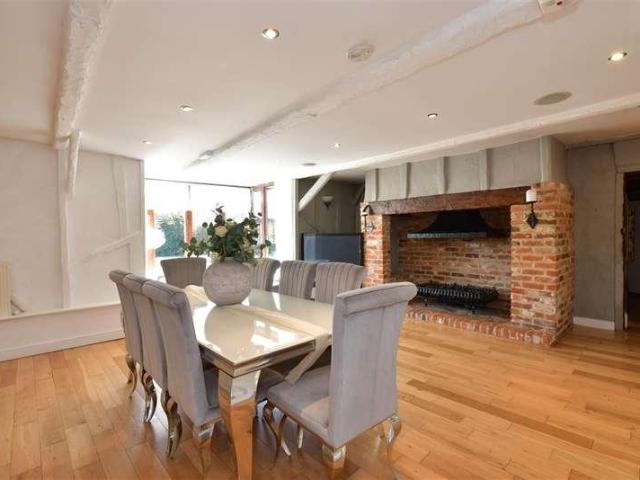 House for sale in Pilgrims' Hatch, Navestock Side