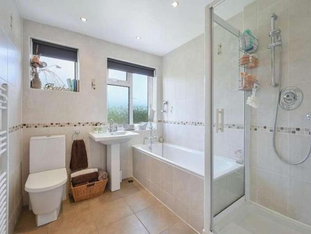 House for sale in Stoneleigh, Ewell