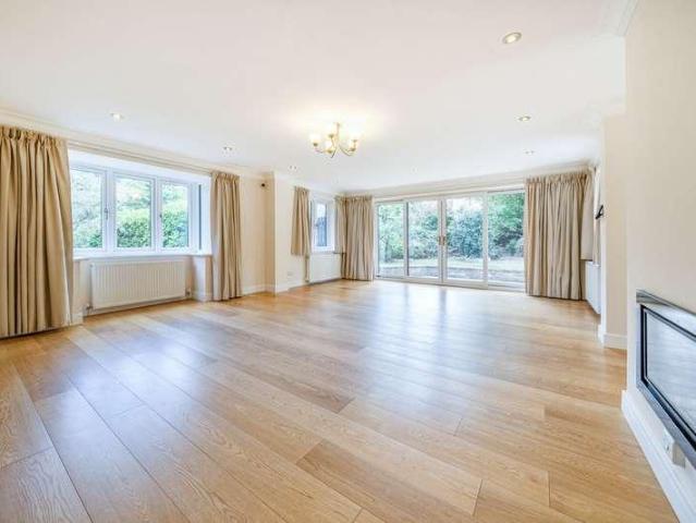 House for sale in North Ascot, Ascot