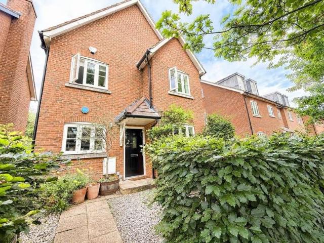 House for sale in Frogmore, Five Acres