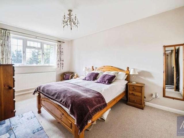 House for sale in Steeple Claydon, Buckinghamshire