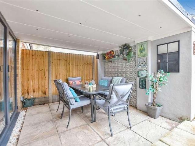 House for sale in Grove Park, Oad Street
