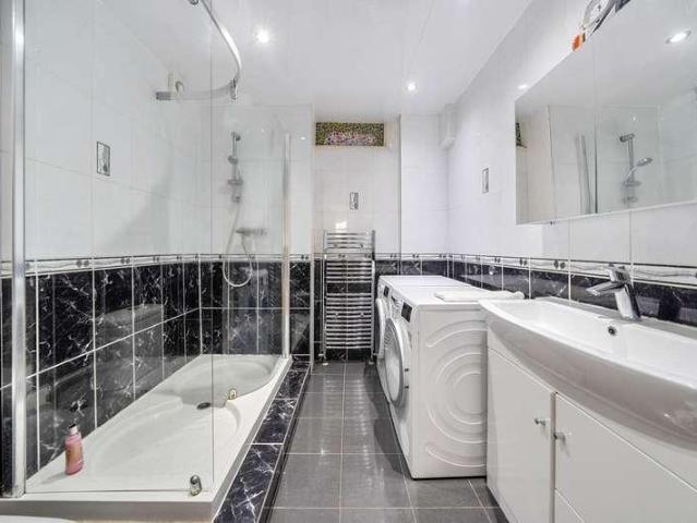 House for sale in Lane, Greater London