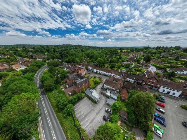 House for sale in Oxted, Hillview