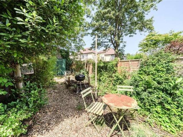 House for sale in Colney Hatch, Greater London