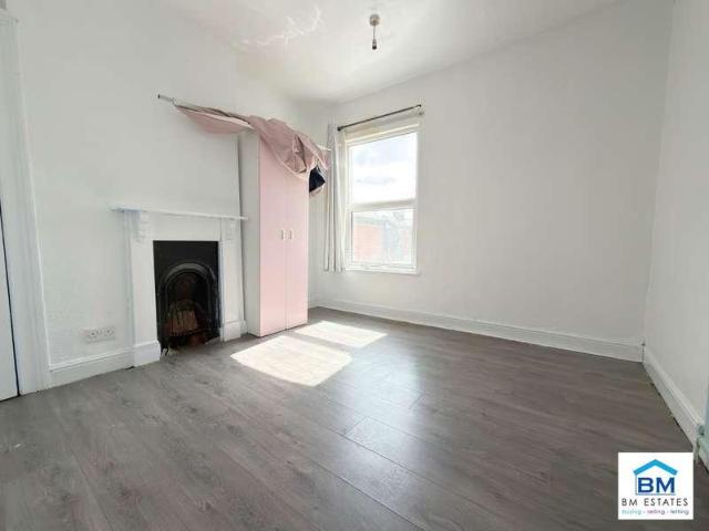 House for sale in Spinney Hills, Old Wharf
