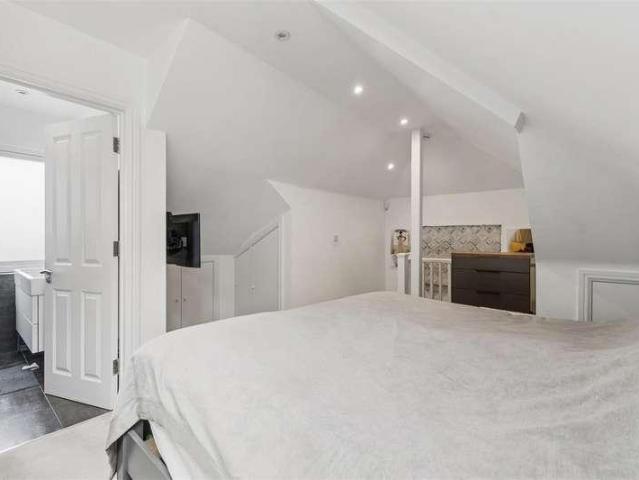 House for sale in Grove Park, Greater London
