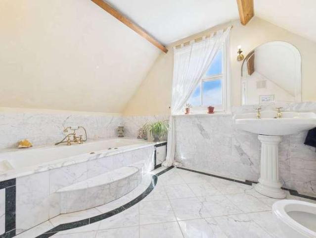 House for sale in Burghfield Hill, West Berkshire