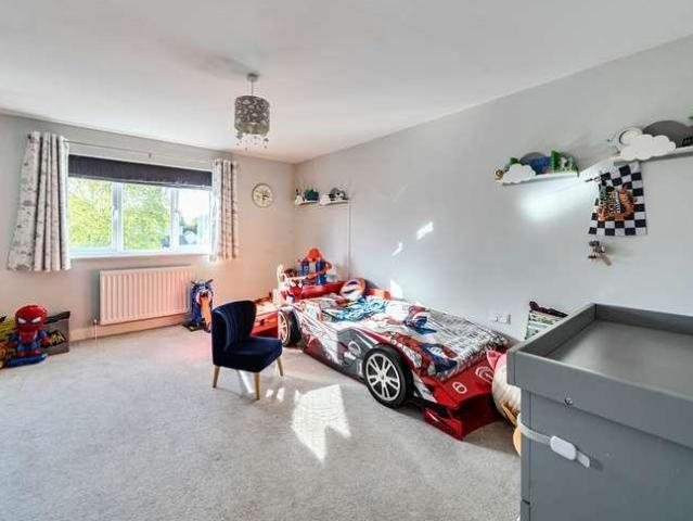 House for sale in Dunstable, Central Bedfordshire