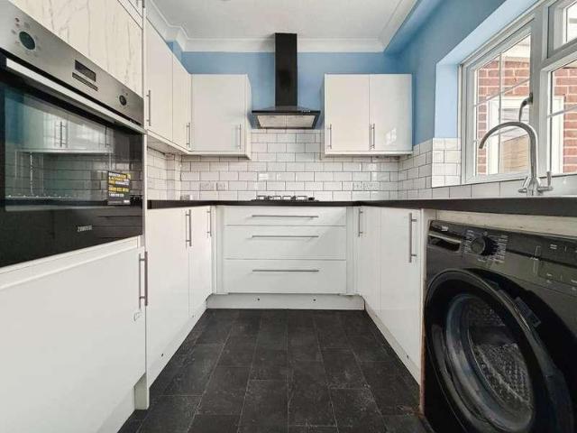 House for sale in Churchend, Reading