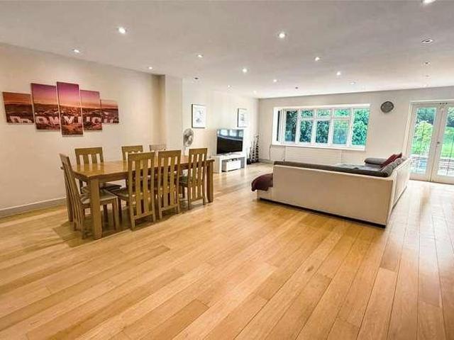 House for sale in Hadley Wood, Greater London