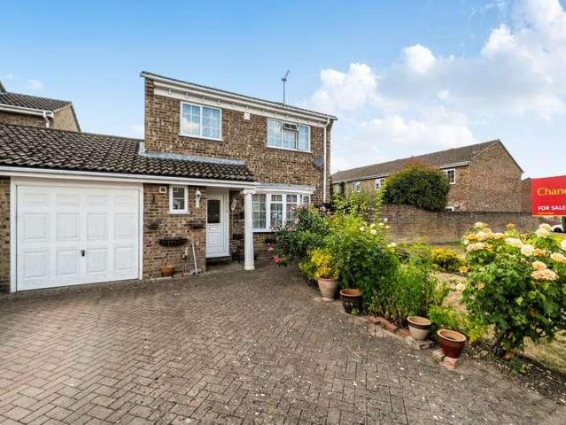 House for sale in Heol-las, Surrey