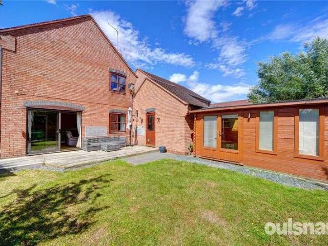 House for sale in Hanbury, Crookhill