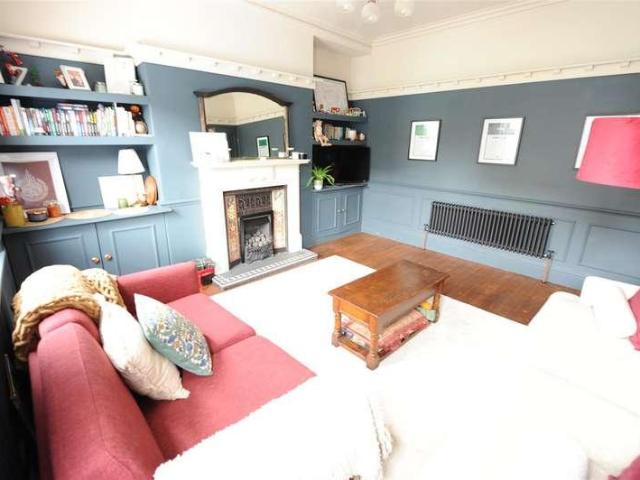 House for sale in Greengates, West Yorkshire