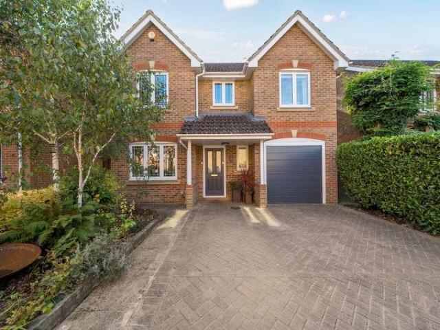House for sale in Knaphill, Woking