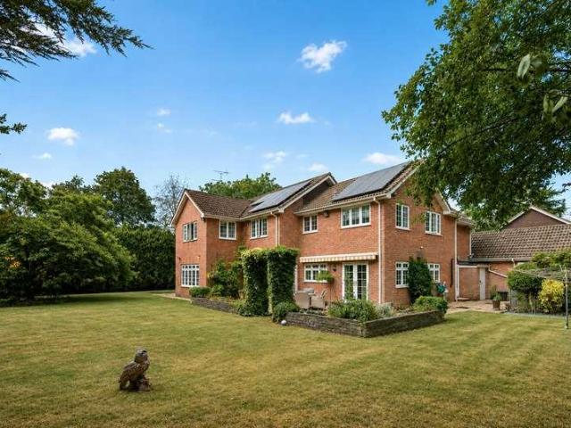 House for sale in Farnham Common, Buckinghamshire