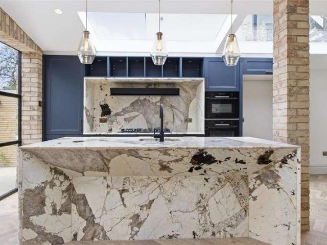 House for sale in Colney Hatch, Greater London