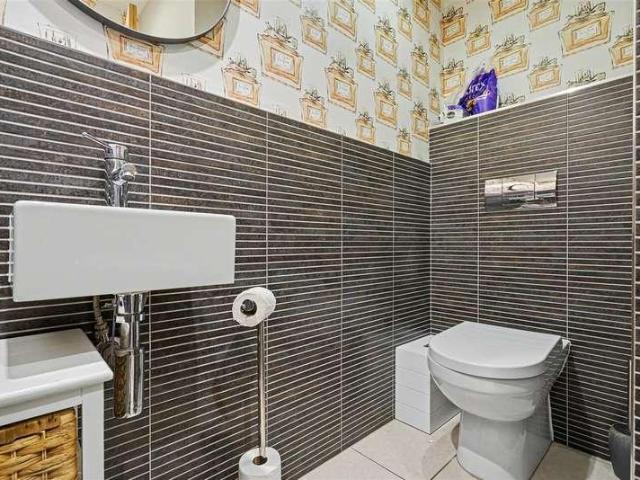 House for sale in Attenborough, East Midlands