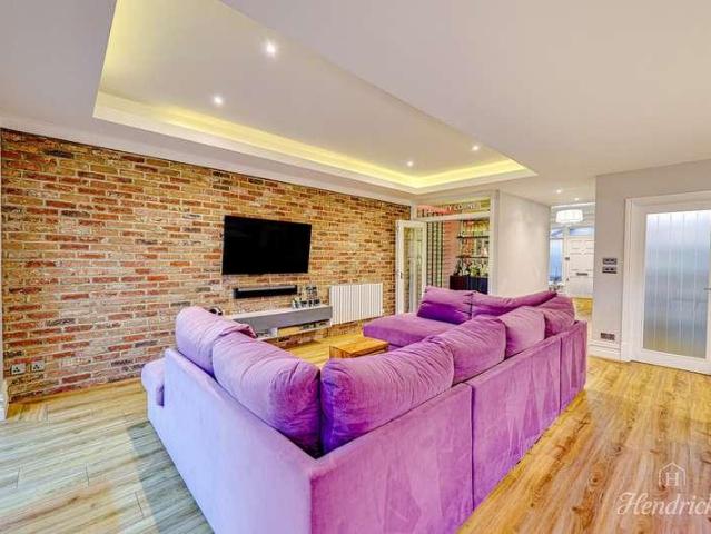 House for sale in North Shoebury, Alton Barnes