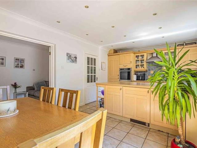 House for sale in Bushey, Bushey Heath