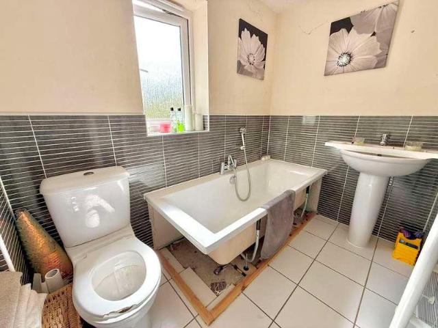 House for sale in Houghton Regis, Bedfordshire