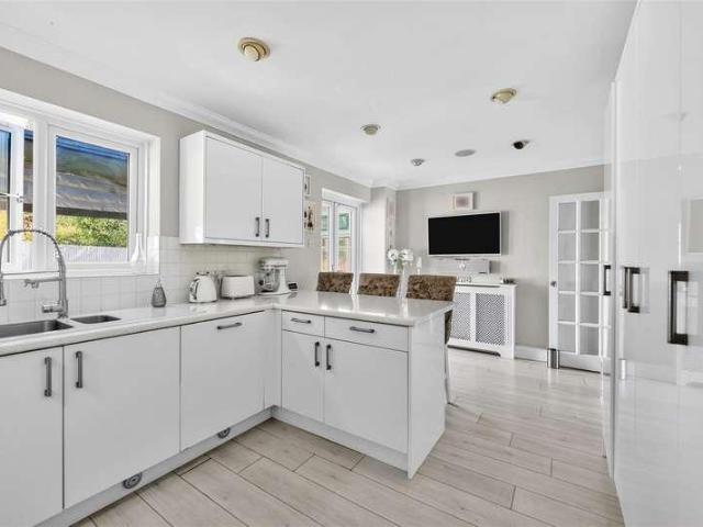 House for sale in Kingsfold, Horsham