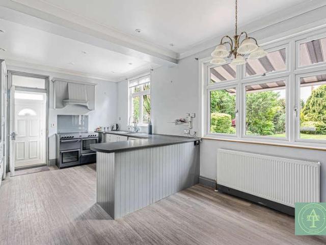 House for sale in Winchmore Hill, Edmonton