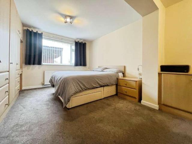 House for sale in Bradshaw, Lee Bank