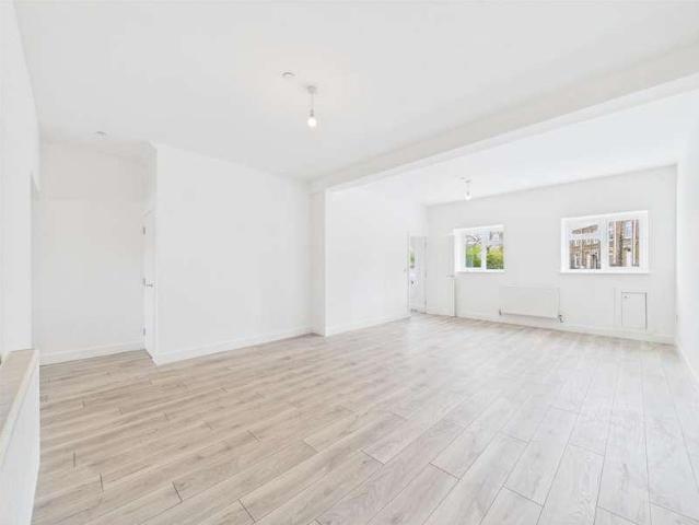 House for sale in Pont-henri, Wales