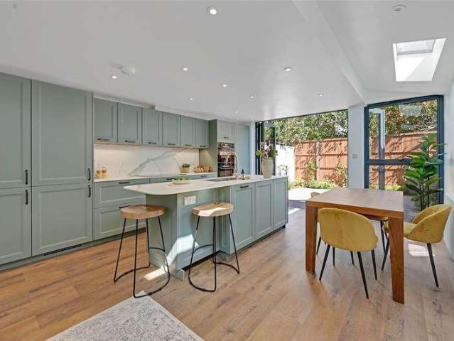 House for sale in Brondesbury, Greater London