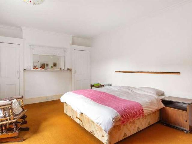 House for sale in Stockwell, Greater London