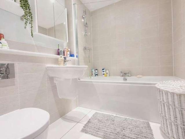 House for sale in Manor Estate, Pouchen End